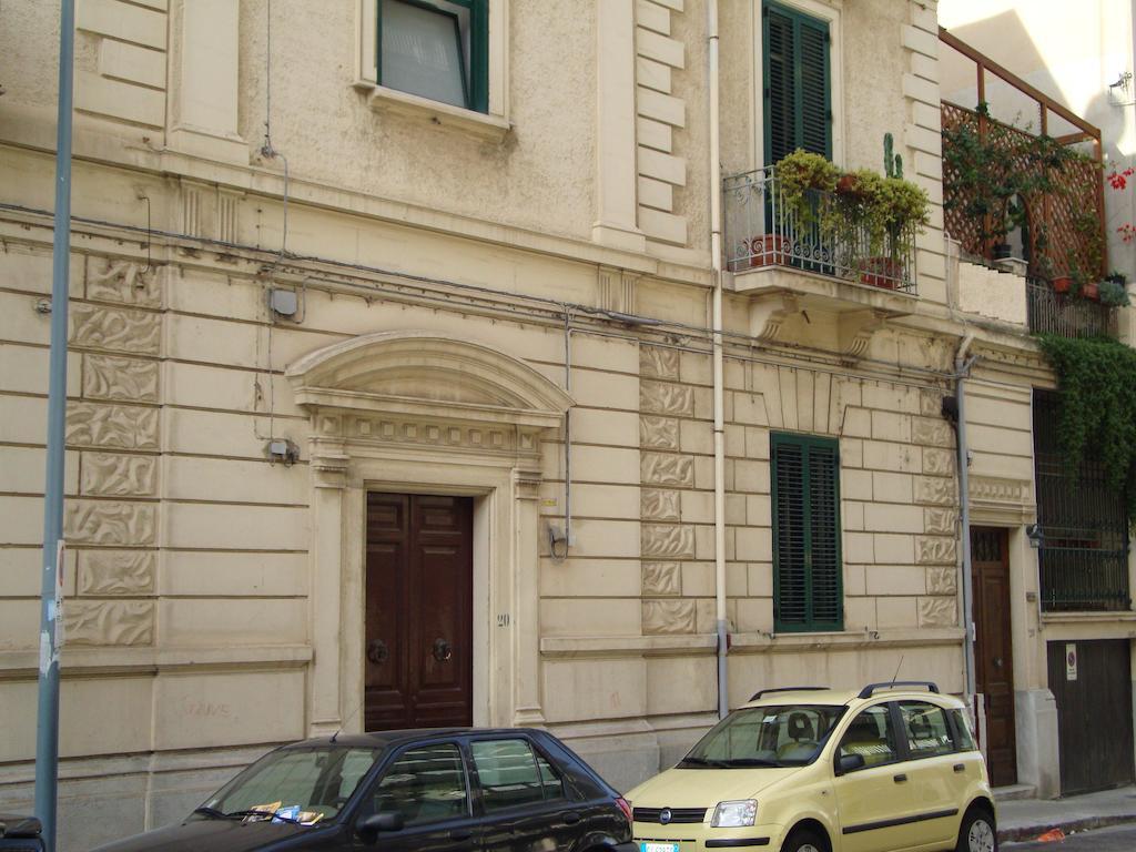 La Maison Des Livres Reggio Calabria Exterior photo