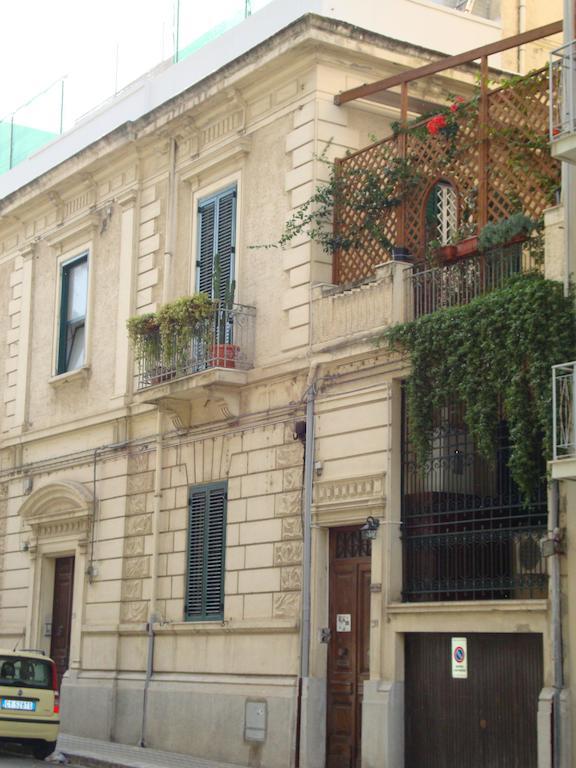 La Maison Des Livres Reggio Calabria Exterior photo